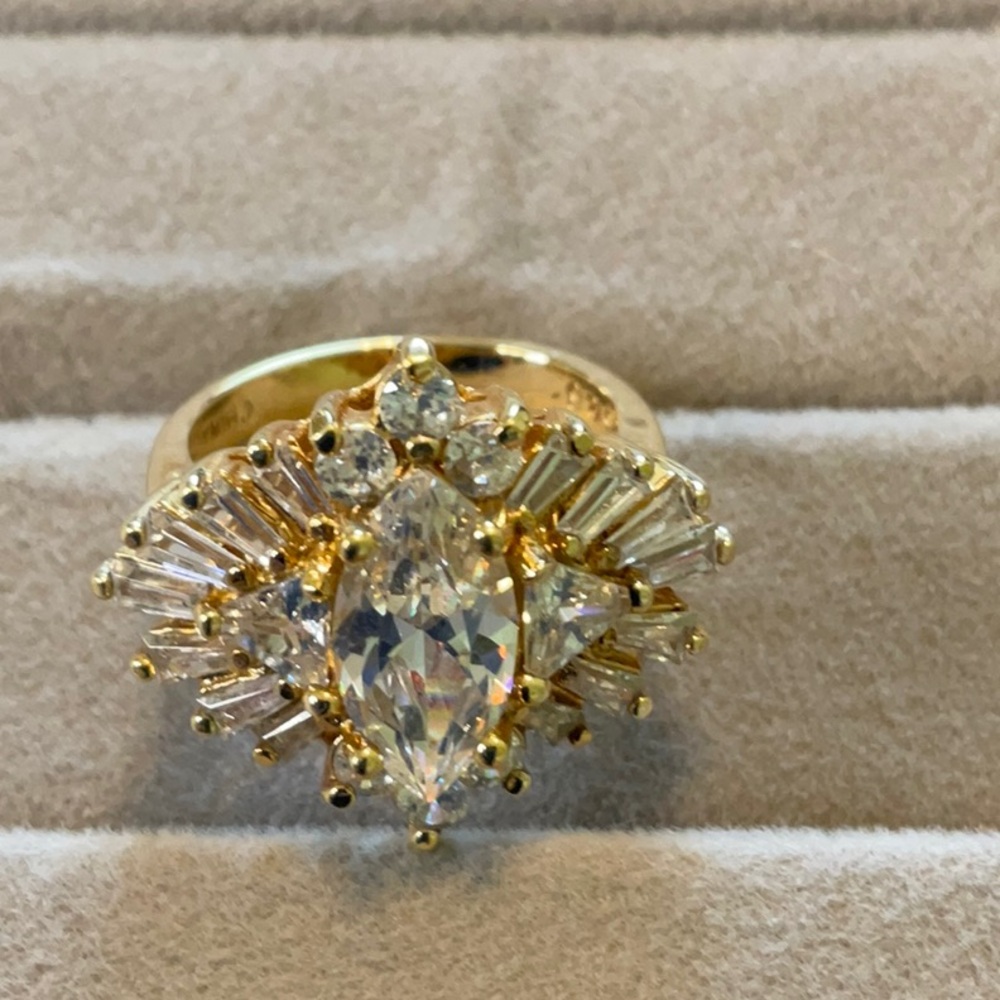 Elegant Gold Toned Sterling Silver Women's Ring - Picture 4 of 5